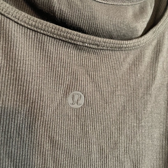 Lululemon Green LA Front Cut-Out Crop Tank - Picture 4 of 7